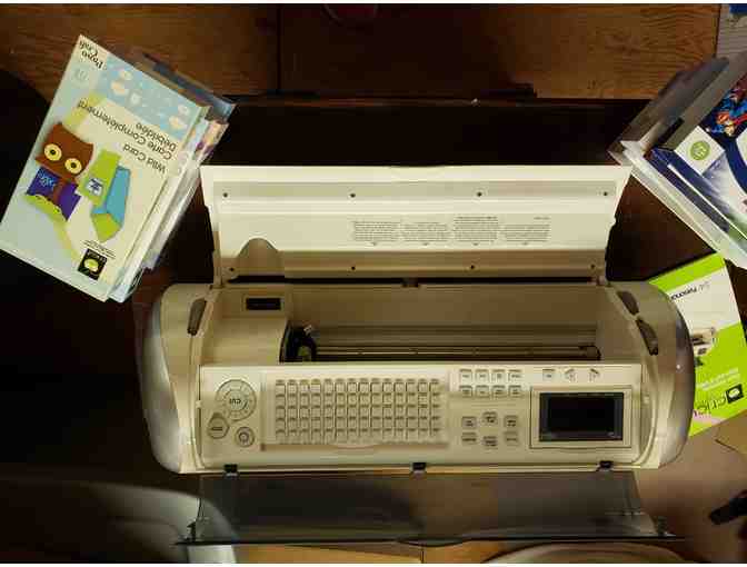 Cricket Expression Personal Electronic Cutter and Cartridges