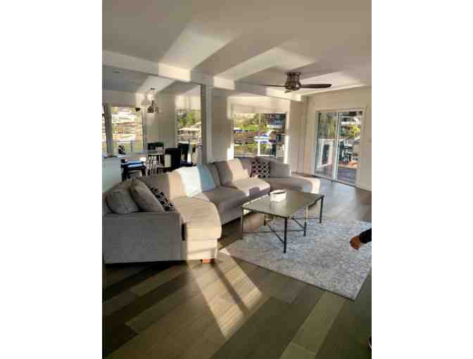 Thompson Lane Lake House - 1 Month Stay