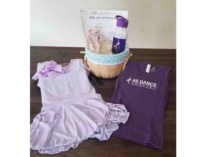 Student of the Arts Basket by Mrs. Dickey's and Mrs. Ow's Class