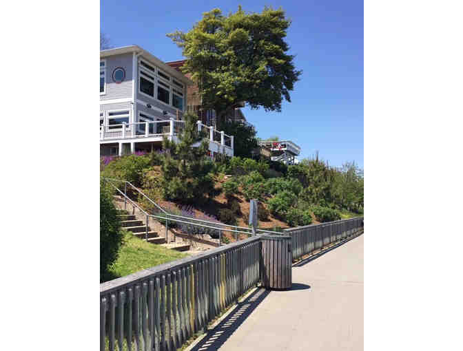 Discover the Twin Beaches!