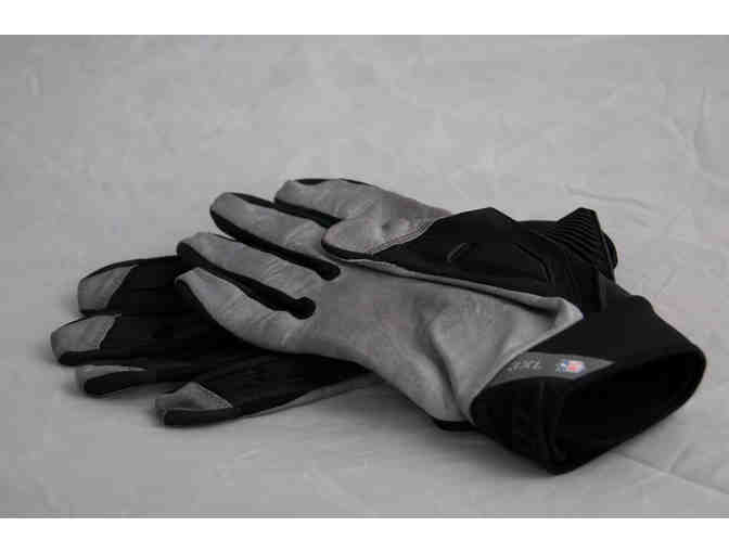 Tampa Bay Buccaneers #76 Donovan Smith Autographed Game-Worn Cleats and Game-Worn Gloves