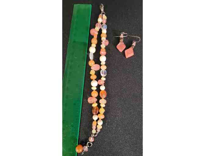 Vintage Agate Bead Bracelet 7 inches and Earrings