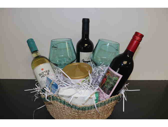 Red, White & Relaxation - Photo 1