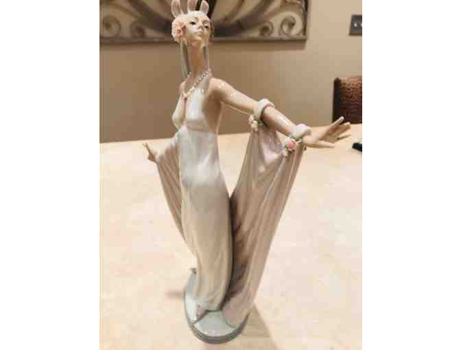 Lladro Da Solemne Grand Dame
