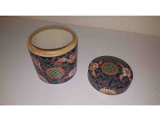 Japanese Imari covered canister/box, Ming Country Design
