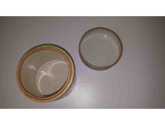 Japanese Imari covered canister/box, Ming Country Design