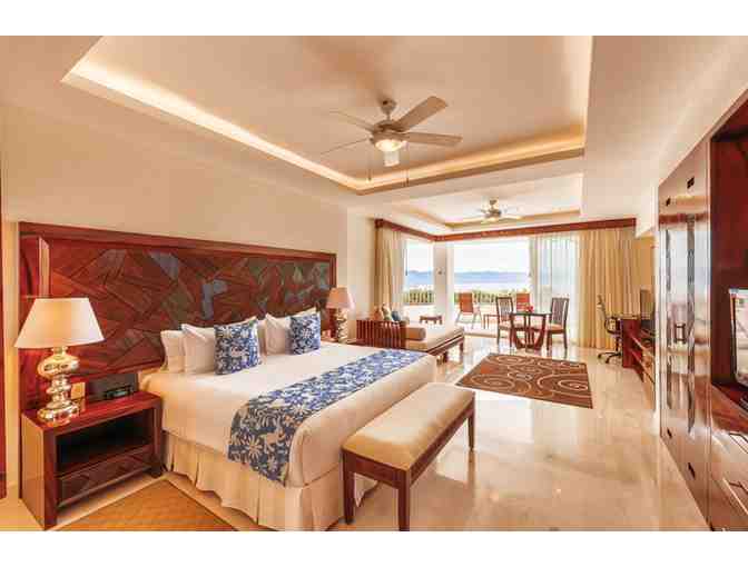 4 nights Puerto Vallarta Luxury 2 Bedroom Suite for up to 6 People!