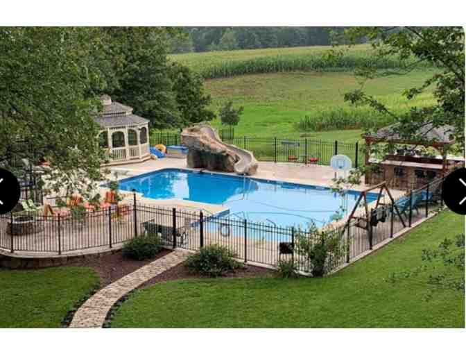 TP Carriage Stop B & B: Two Nights + 4D Movie @ Chocolate World - Palmyra PA