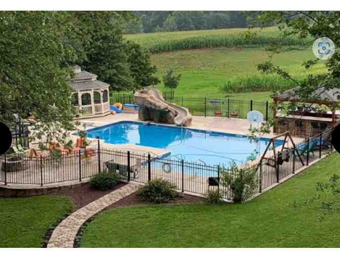 TP Carriage Stop B & B: Two Nights + 4D Movie @ Chocolate World - Palmyra PA