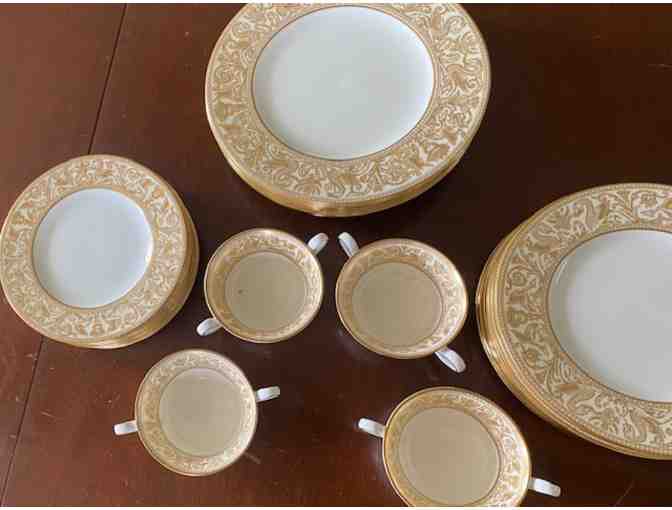 Wedgwood China: Florentine Gold, 40 pieces