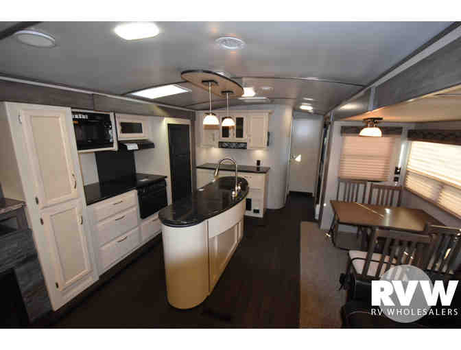 2019 Winnebago Minnie Plus 30RLSS Travel Trailer