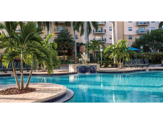 Enjoy 3 nights 4.3 STAR @ Wyndham Palm-Aire, Pompano Beach, FL + $300 Food & Play Credit
