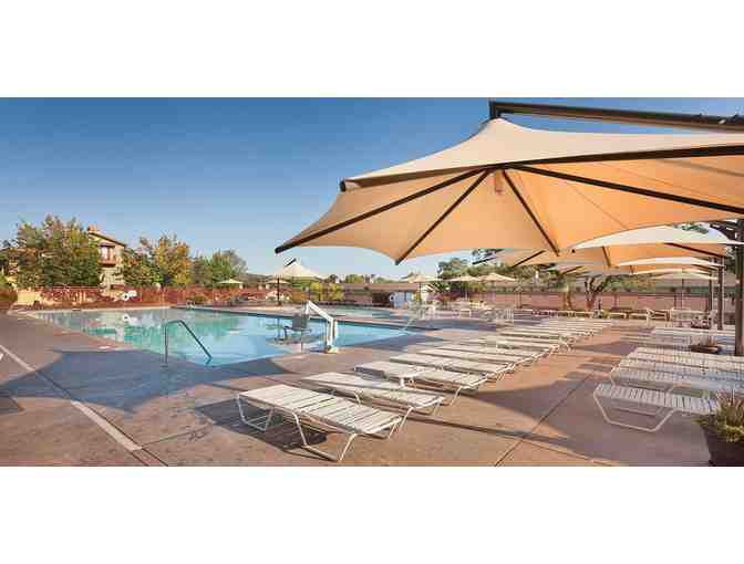 Enjoy 3 nights 4.5 STAR @ Wyndham Angels Camp, Angels Camp, CA + $300 Food & Play Credit