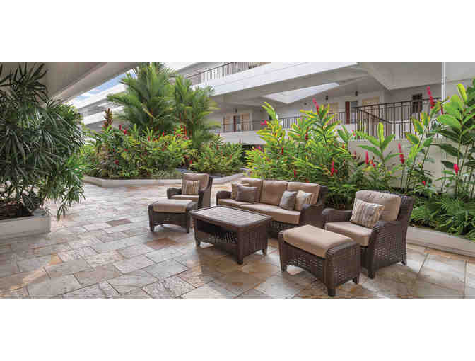 Enjoy 3 nights 4.5 STAR @ Wyndham Royal Sea Cliff, HI + $300 Food & Play Credit