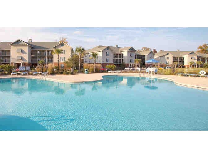 Enjoy 3 nights 4.5 STAR @Wyndham Vacation Resorts Lake Marion, SC +$300 Food & Play Credit