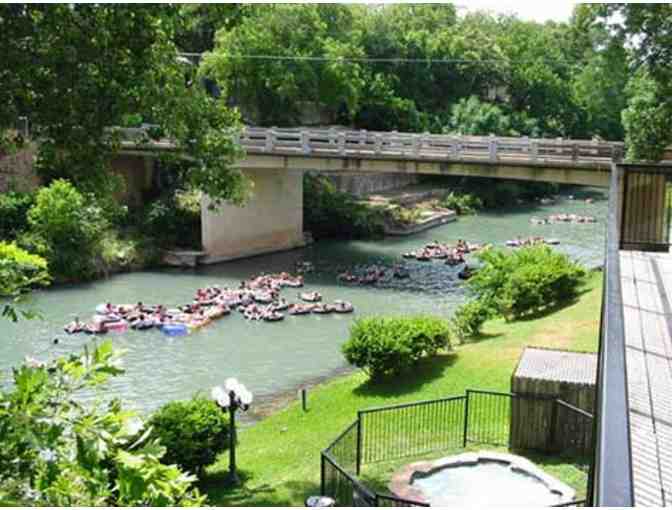 Enjoy 3 nights in 4.5 star  luxury 2 bedroom condo New Braunfels Texas + $200 FOOD CREDIT!