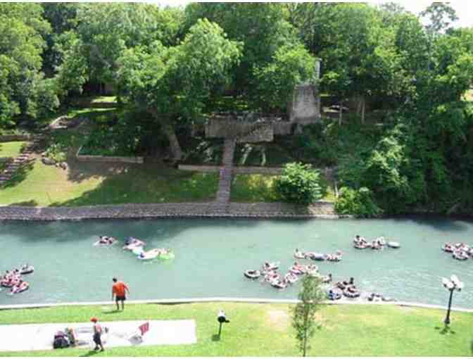 Enjoy 3 nights in 4.5 star  luxury 2 bedroom condo New Braunfels Texas + $200 FOOD CREDIT!