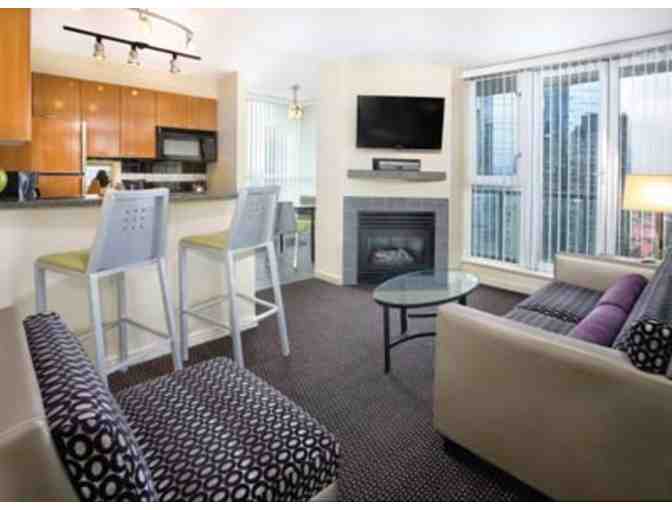 Enjoy 4 nights LUXURY Downtown 1bed Condo Vancouver, British Columbia + $100 FOOD