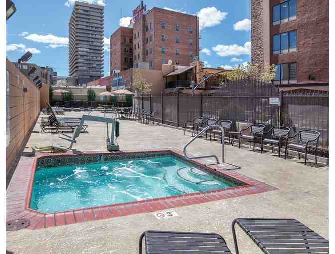 Enjoy 4 Nights LUXURY DOWNTOWN 2 bed Condo Reno, NV + $100 FOOD