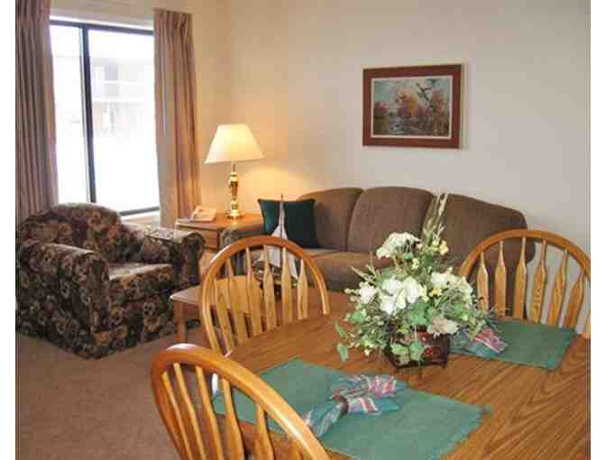 Enjoy 7 nights @ 1 bed Sunrise Cove At Village West Spirit Lake, Iowa + $100 FOOD
