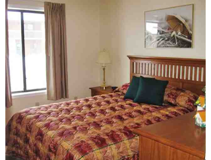 Enjoy 7 nights @ 1 bed Sunrise Cove At Village West Spirit Lake, Iowa + $100 FOOD