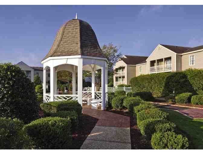 Enjoy 7 nights @ 4 star Wyndham Kingsgate Williamsburg, VA + $100 FOOD