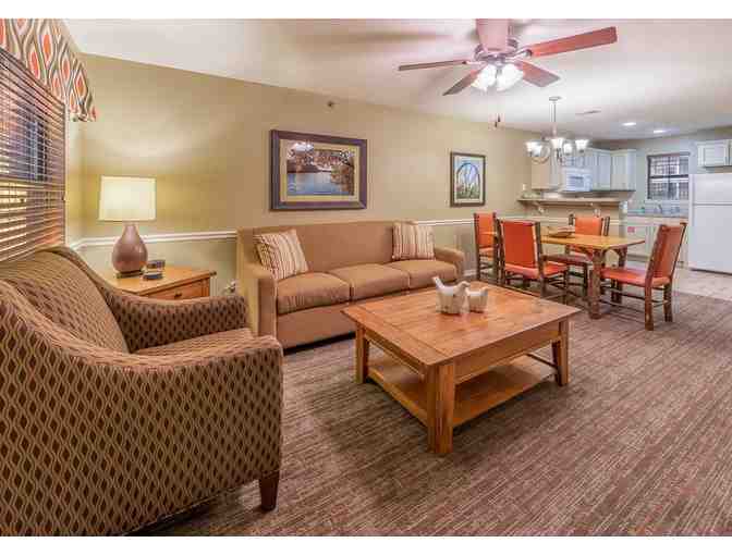 Enjoy 7 nights @ Holiday Inn Club Vacations Fox River + $100 FOOD CREDIT
