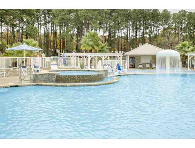 Enjoy 7 nights @ Holiday Inn Club Vacations Villages Flint, Texas + $100 FOOD CREDIT