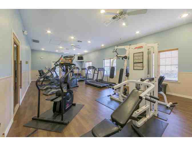 Enjoy 7 nights @ Holiday Inn Club Vacations Villages Flint, Texas + $100 FOOD CREDIT