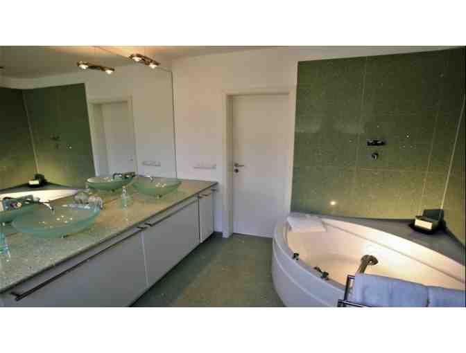 Enjoy 7 nights in EUROPE @ 3 bed LUXURY Voiswg Villa DÃ¼sseldorf, Germany