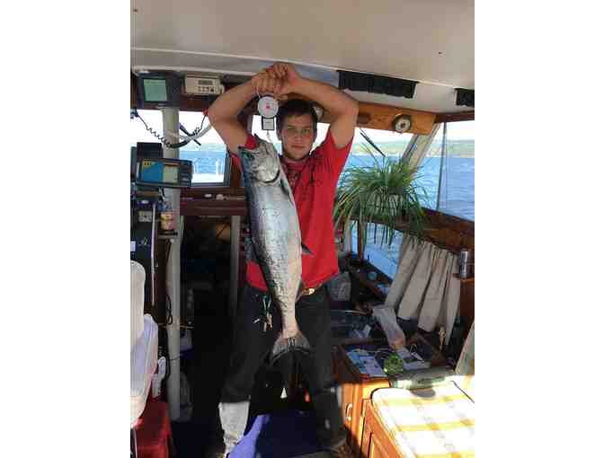 Enjoy FULL DAY CHARTER FISHING for 4 Fishing Charters of Duluth,MN 5star reviews+$100 FOOD