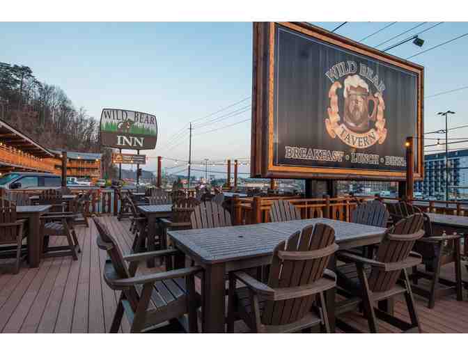 Enjoy 3 nights @ 3 Wild Bear Inn in Gatlinburg, Tennessee + $100 FOOD