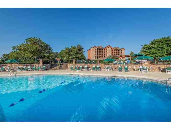 Enjoy 3 nights @ 4 STAR Westgate Branson, Missouri resort + $100 FOOD