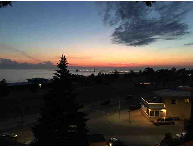 Enjoy a 2 night stay @ 4 Star Looking Glass BnB Grand Haven, MI + $100 FOOD