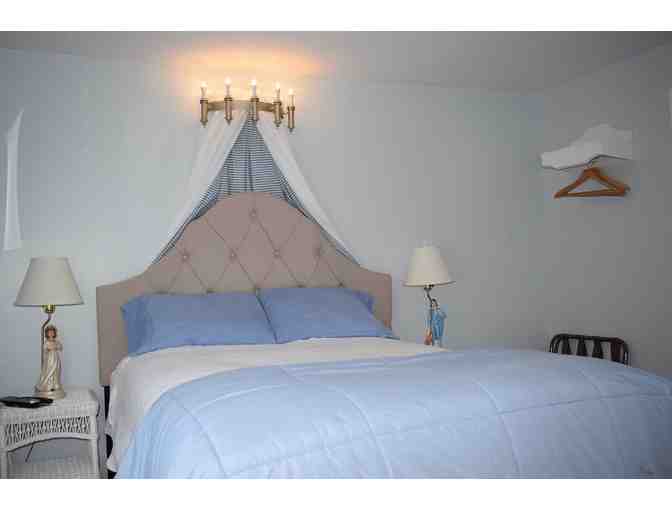 Enjoy a 2 night stay @ 4 Star Looking Glass BnB Grand Haven, MI + $100 FOOD