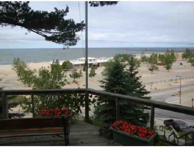 Enjoy a 2 night stay @ 4 Star Looking Glass BnB Grand Haven, MI + $100 FOOD