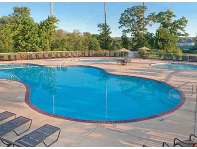 Ultimate Branson Golf Getaway! Branson Hills Golf Club + 3 nights Luxury Condo + $200 Food