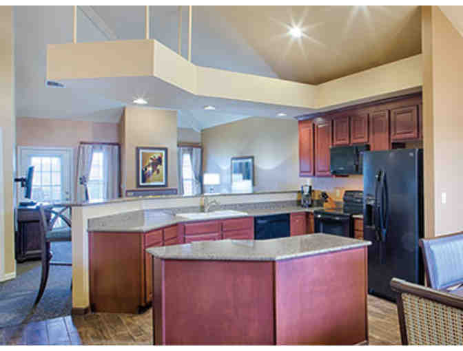 Ultimate Branson Golf Getaway! Branson Hills Golf Club + 3 nights Luxury Condo + $200 Food