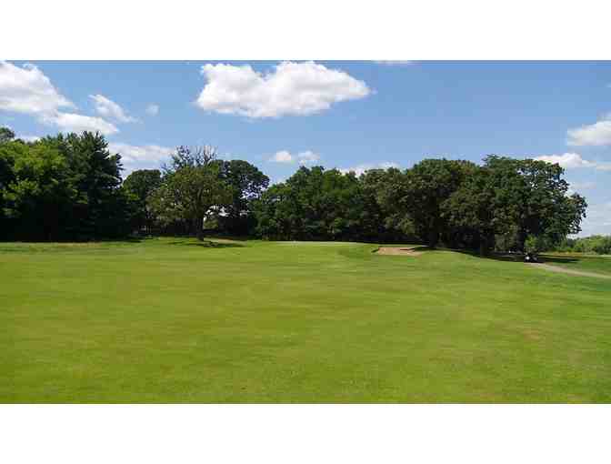 Ultimate St Paul,MN Golf Getaway! Majestic Oaks Golf Club + 2 nights LUXE Outing Lodge