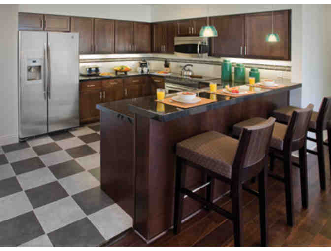 Enjoy 2 nights @ 4 STAR Condo near Disney Land Resort Anahiem, Ca + $100 FOOD