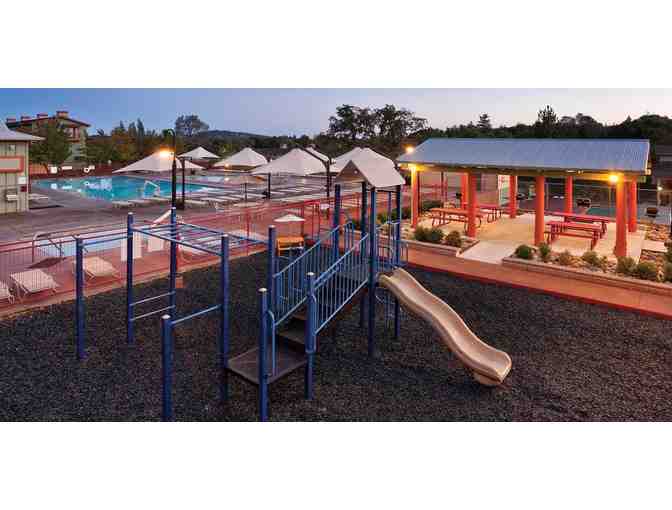 Enjoy 3 nights 4.5 STAR @ Wyndham Angels Camp, Angels Camp, CA + $300 Food & Play Credit