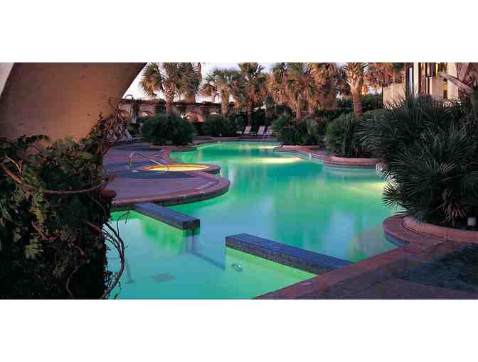 Enjoy 3 nights 4 STAR @ Hotel Galvez & Spa - A Wyndham Grand Hotel, TX+ $300 Food & Play