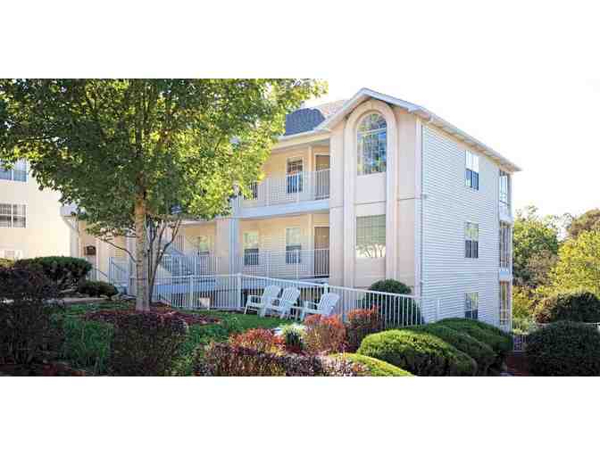 Enjoy 3 nights 4 STAR@ Wyndham Branson at The Falls, Branson, MO + $300 Food & Play Credit