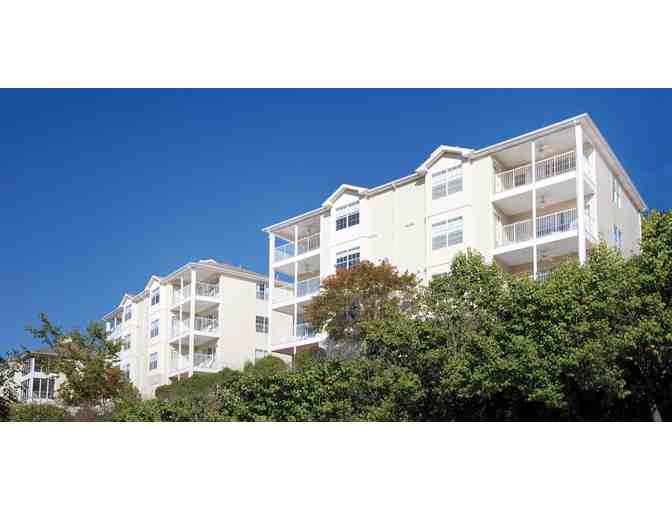 Enjoy 3 nights 4 STAR@ Wyndham Branson at The Falls, Branson, MO + $300 Food & Play Credit