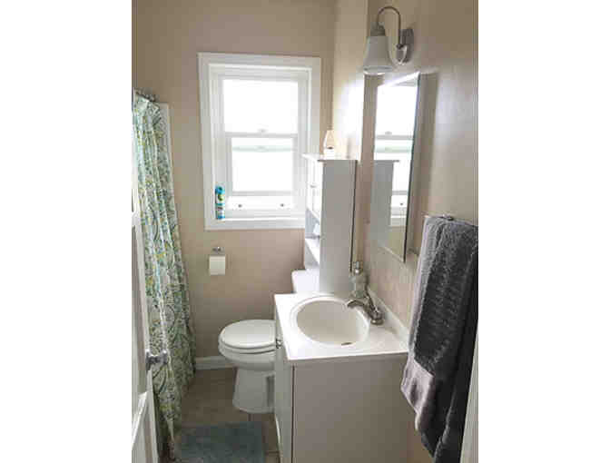 Enjoy 3 nights located in the heart of Hollywood, 1 bedroom SUITE + Food Credit