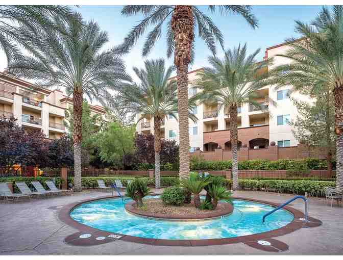 Enjoy 4 nights LAS VEGAS LUXE 2 Bedroom CONDO 4.5 STAR + $100 FOOD