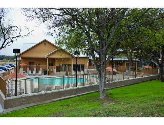 Enjoy 4 nights LUXURY 2 bedroom Condo New Braunfels, Texasa + $100 FOOD