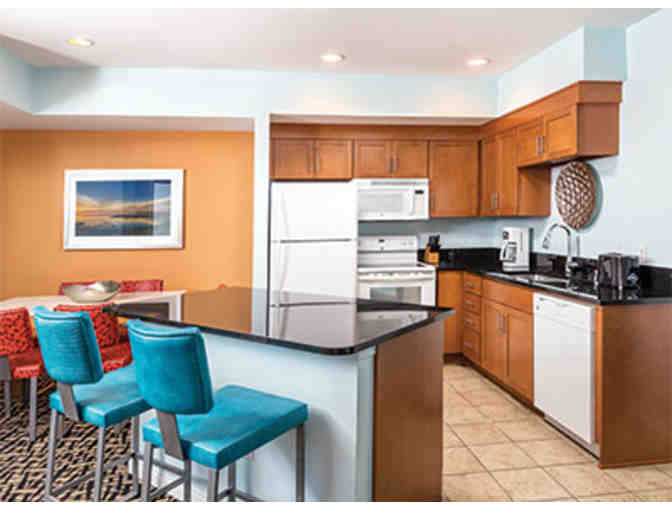 Enjoy 4 nights LUXURY CONDO on Terra Lago Golf Course Indo, CA + $100 FOOD