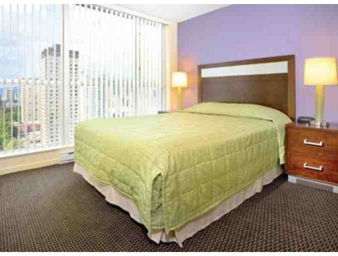Enjoy 4 nights LUXURY Downtown 1bed Condo Vancouver, British Columbia + $100 FOOD