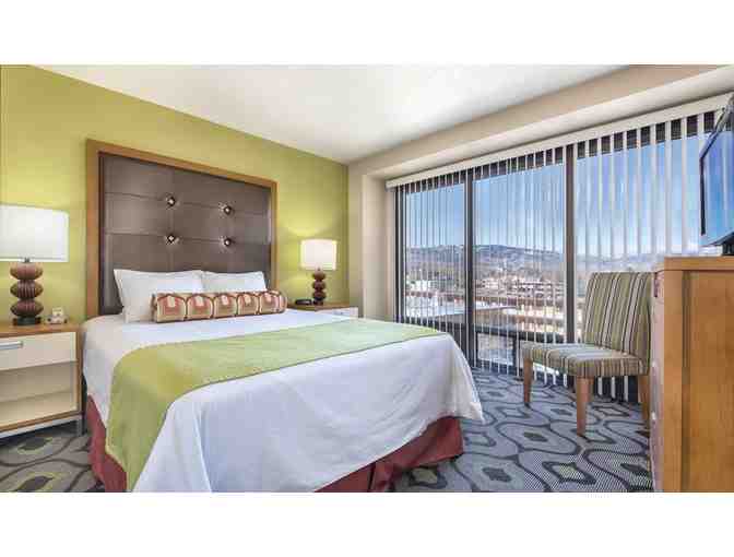 Enjoy 4 Nights LUXURY DOWNTOWN 2 bed Condo Reno, NV + $100 FOOD